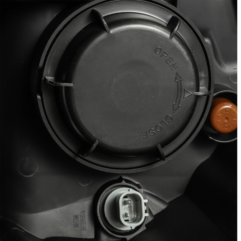 Комплект передних Led фар Toyota Tacoma 16-23 LUXX-Series AlphaRex 880704
