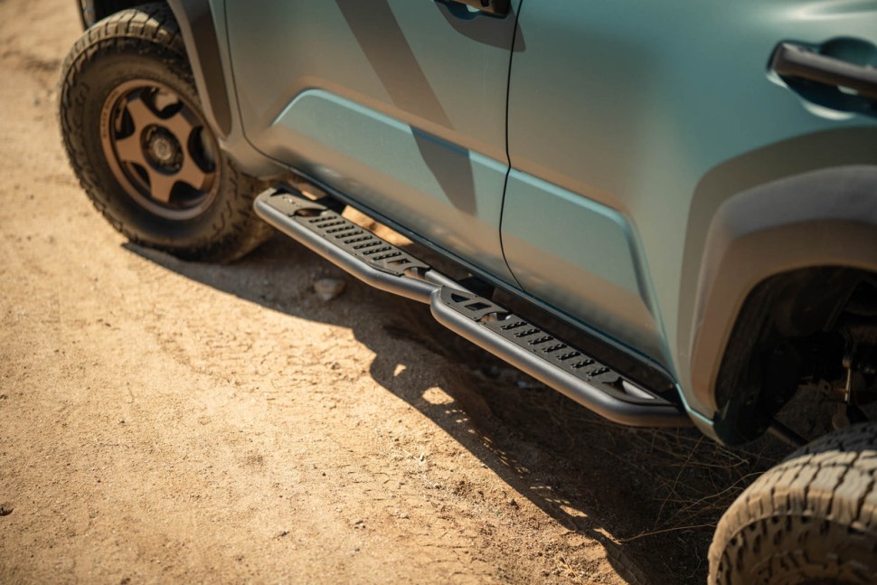 Боковые подножки Toyota 4Runner 25-26 OE Plus DV8 Offroad SRTF3-02