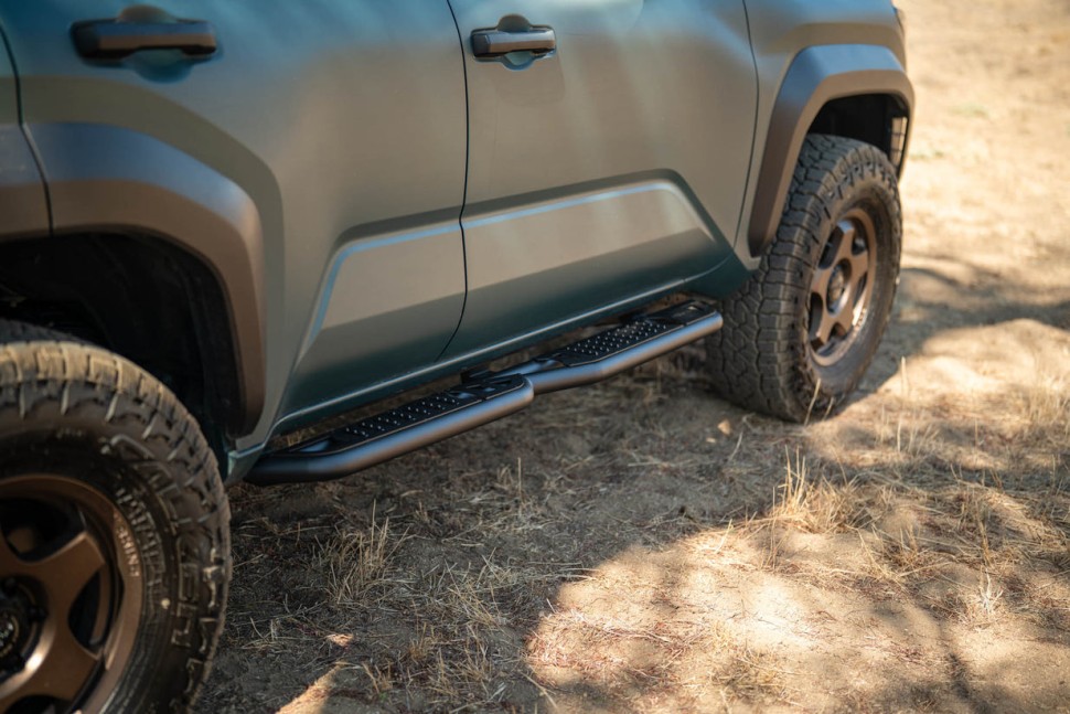 Боковые подножки Toyota 4Runner 25-26 OE Plus DV8 Offroad SRTF3-02