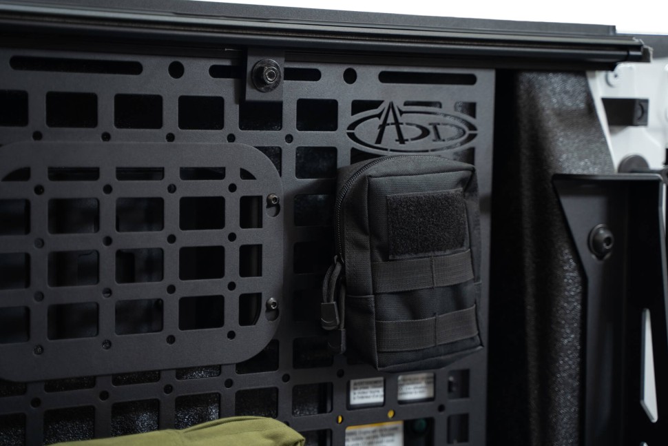 Molle панель водительская сторона Ford F-250/F-350 23-25 6'9" Addictive Desert Designs AC8103201NA