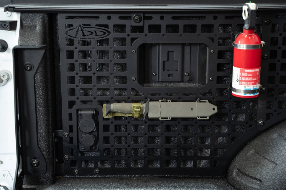 Molle панель водительская сторона Ford F-250/F-350 23-25 6'9" Addictive Desert Designs AC8103201NA