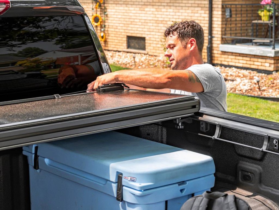 UnderCover SL24002 Select Hard Folding Tonneau Cover Ford F-150 04-14 5'7"