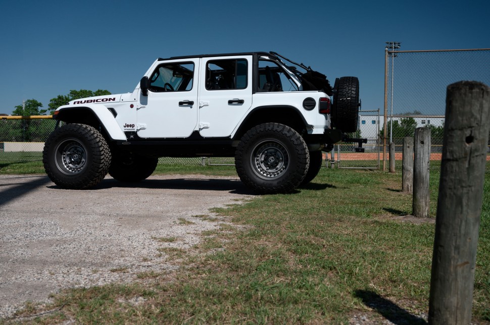 Black Rhino 2012ARY-40035G78 Armory Wheel Gun Black 20x12 -44