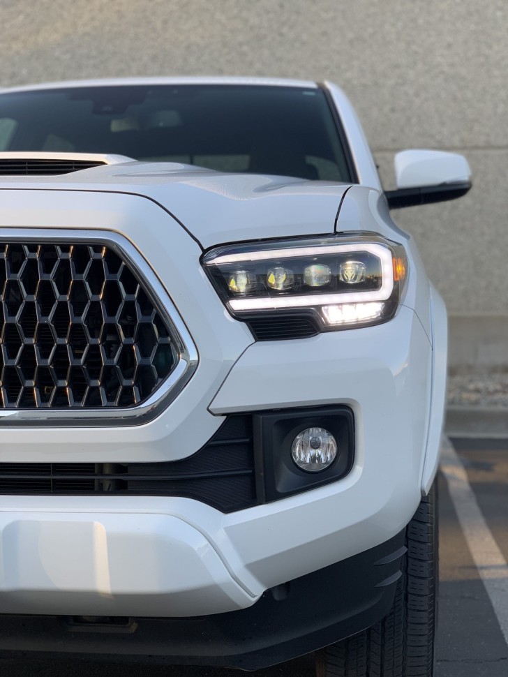 Комплект передних Led фар Toyota Tacoma 16-23 NOVA-Series AlphaRex 880706