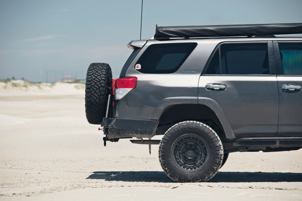 Black Rhino 1780ARY455160G65 Armory Wheel Gunblack 17x8 +45