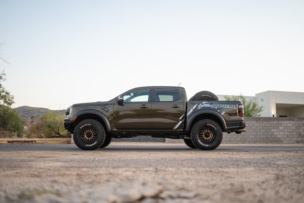 Передний бампер Ford Ranger Raptor 24-25 Addictive Desert Designs F720265070103
