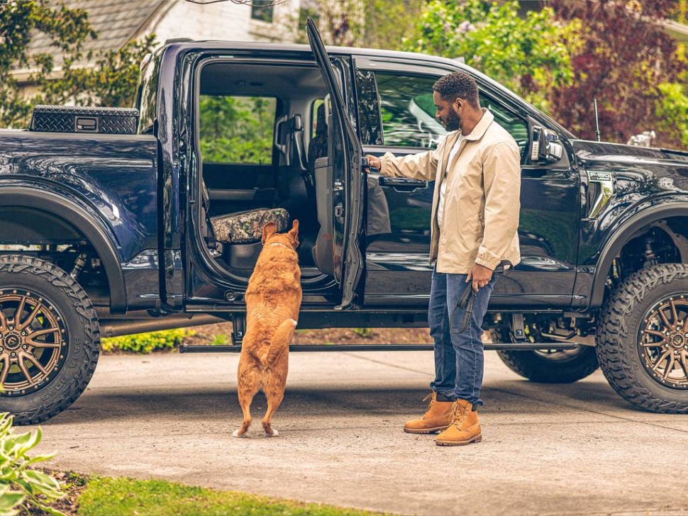 Электрические подножки Chevrolet Silverado/GMC Sierra 2500/3500 17-19 PowerStep AMP Research 76247-01A