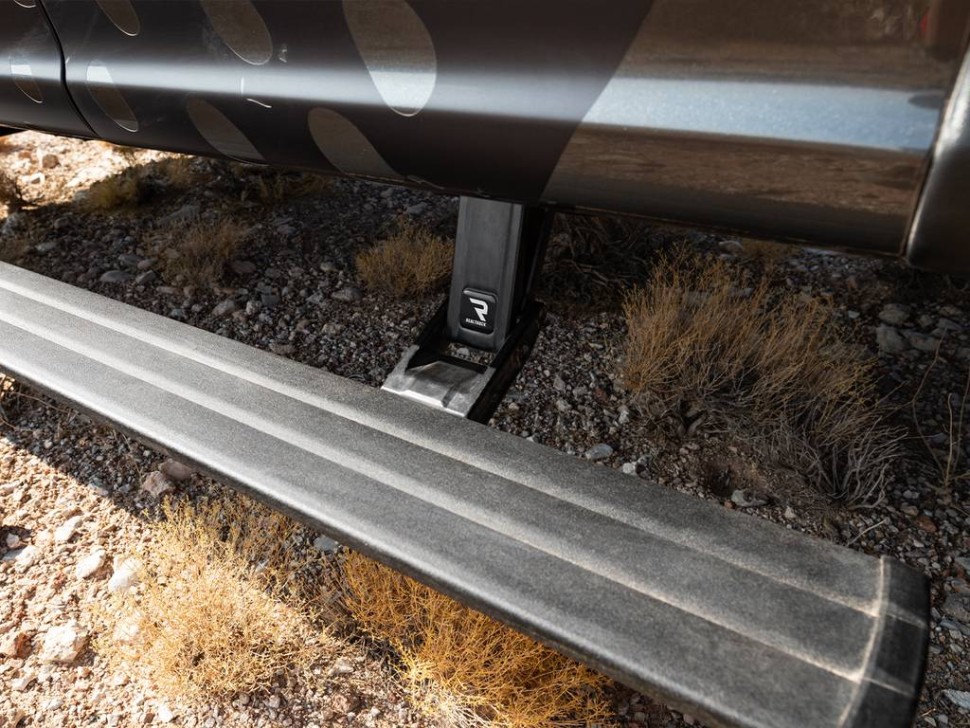 Электрические подножки Chevrolet Silverado/GMC Sierra 2500/3500 17-19 PowerStep Smart AMP Research 86247-01A