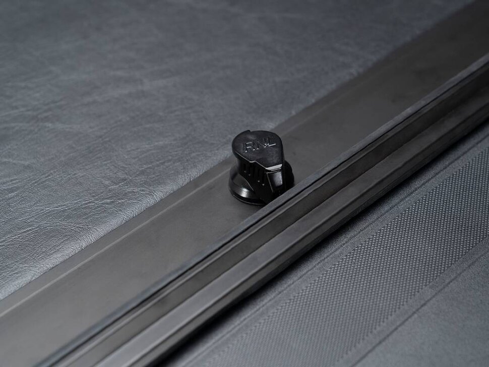 Ролета багажника висувна Chevrolet Silverado/GMC Sierra 1500/2500/3500 14-19 6'6" M-Series Roll-N-Lock LG221M