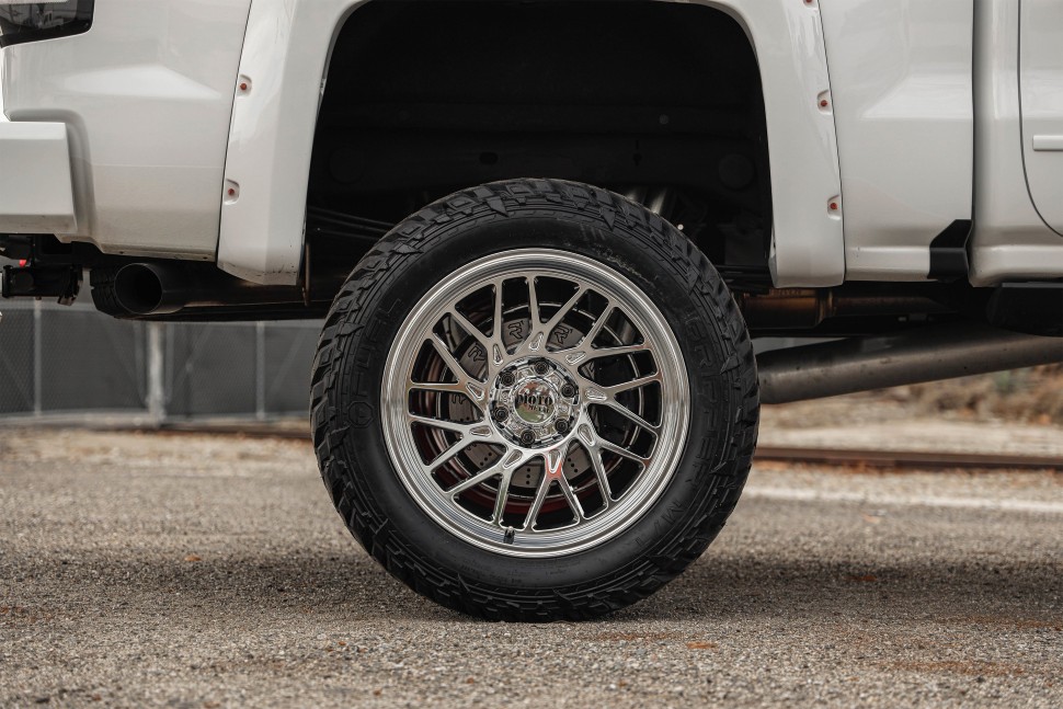 Колесный диск Moto Metal MO805 Chrome 20x10 ET-18 MO80521063218N