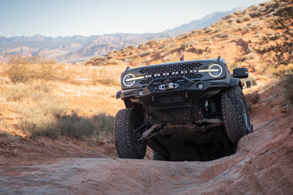 Передний бампер Ford Bronco 21-25 Addictive Desert Designs F230311070102