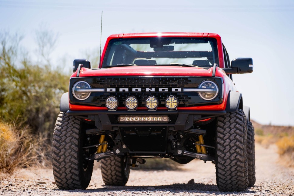 Передний бампер Ford Bronco 21-25 Addictive Desert Designs F238100010103