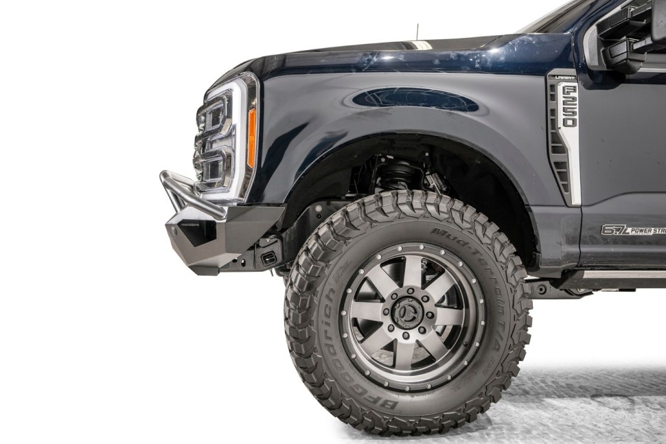 Передний бампер с центральной дугой Ford F-250/F-350 23-26 Vengeance Fab Fours FS23-V5952-1