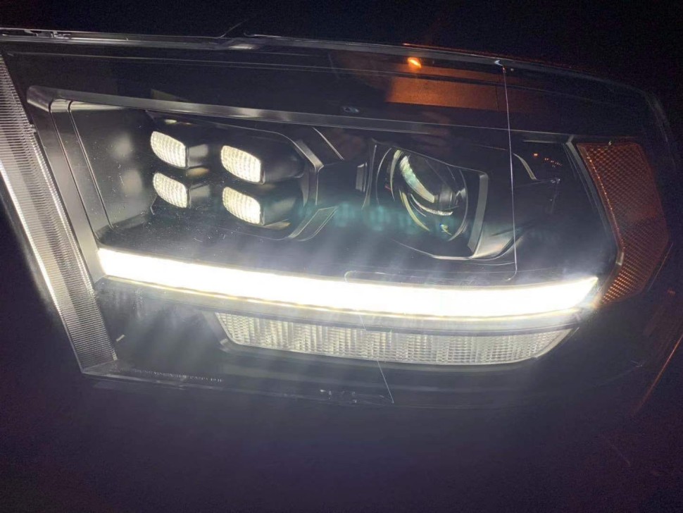 Комплект передних галогеновых фар Dodge Ram 1500/2500/3500/4500/5500 09-18 PRO-Series AlphaRex 880523