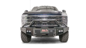 Передний бампер с центральной дугой Ford F-250/F-350 23-26 Premium Fab Fours FS23-A5952-1