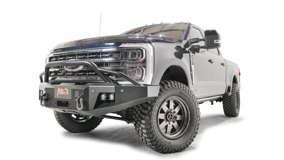Передний бампер с центральной дугой Ford F-250/F-350 23-26 Premium Fab Fours FS23-A5952-1