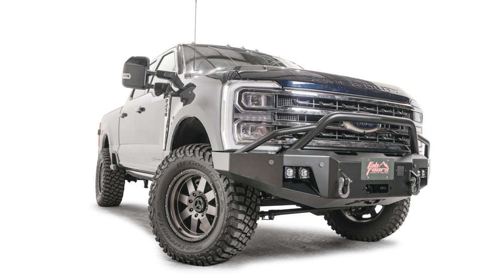 Передний бампер с центральной дугой Ford F-250/F-350 23-26 Premium Fab Fours FS23-A5952-1