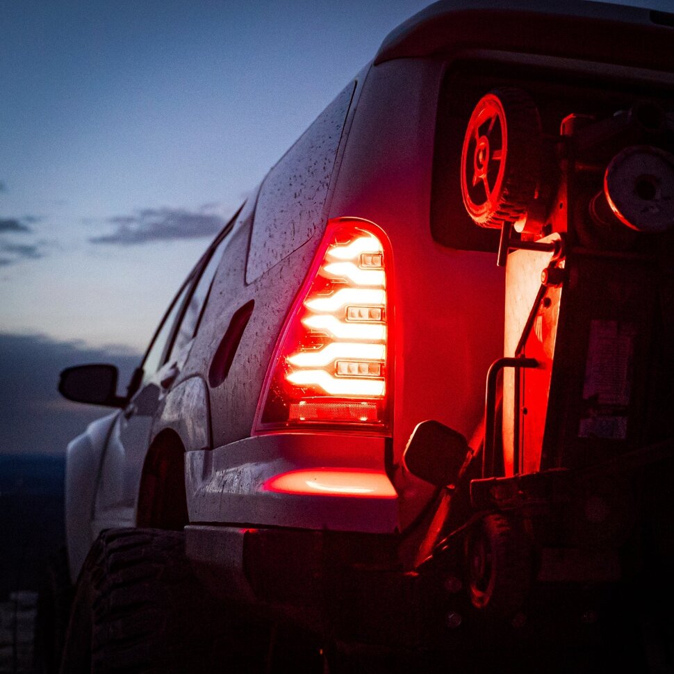 Світлодіодні задні ліхтарі Toyota 4Runner 03-09 LUXX-Series AlphaRex 690080
