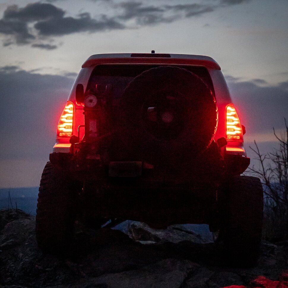 Світлодіодні задні ліхтарі Toyota 4Runner 03-09 LUXX-Series AlphaRex 690080