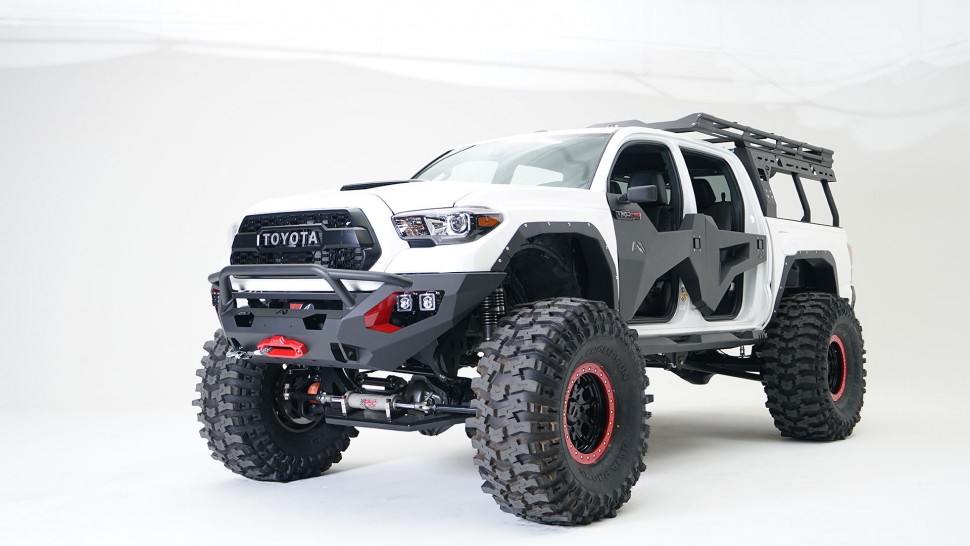 Передній бампер із центральною дугою Matrix Toyota Tacoma 16-22 Fab Fours TT16-X3652-1