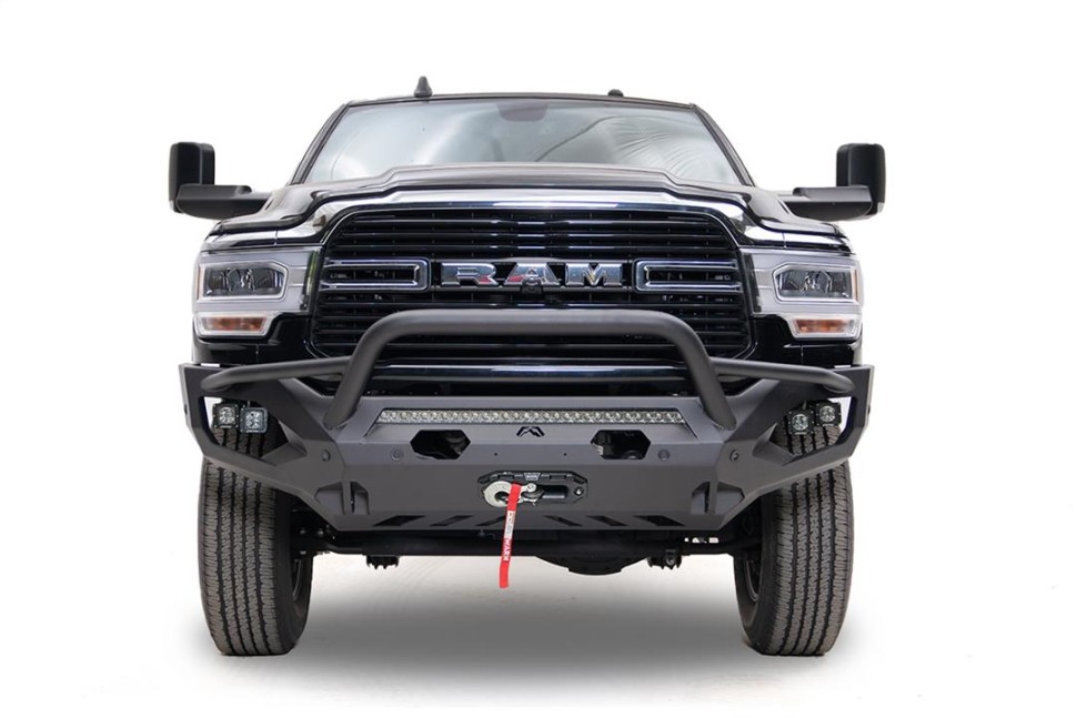 Передний бампер с центральной дугой Dodge Ram 2500/3500 19-24 Matrix Fab Fours DR19-X4452-1