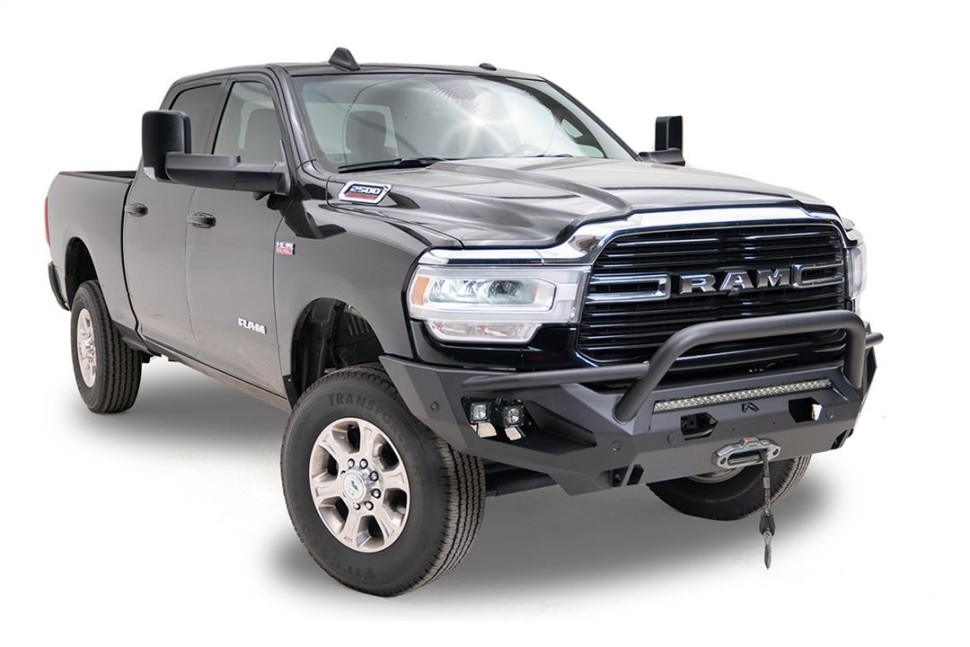 Передний бампер с центральной дугой Dodge Ram 2500/3500 19-24 Matrix Fab Fours DR19-X4452-1