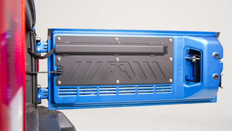 Накладка на заднюю дверь Jeep Wrangler JK 07-18 Fab Fours JK2000-1