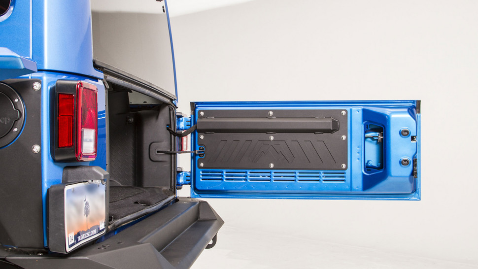 Накладка на заднюю дверь Jeep Wrangler JK 07-18 Fab Fours JK2000-1