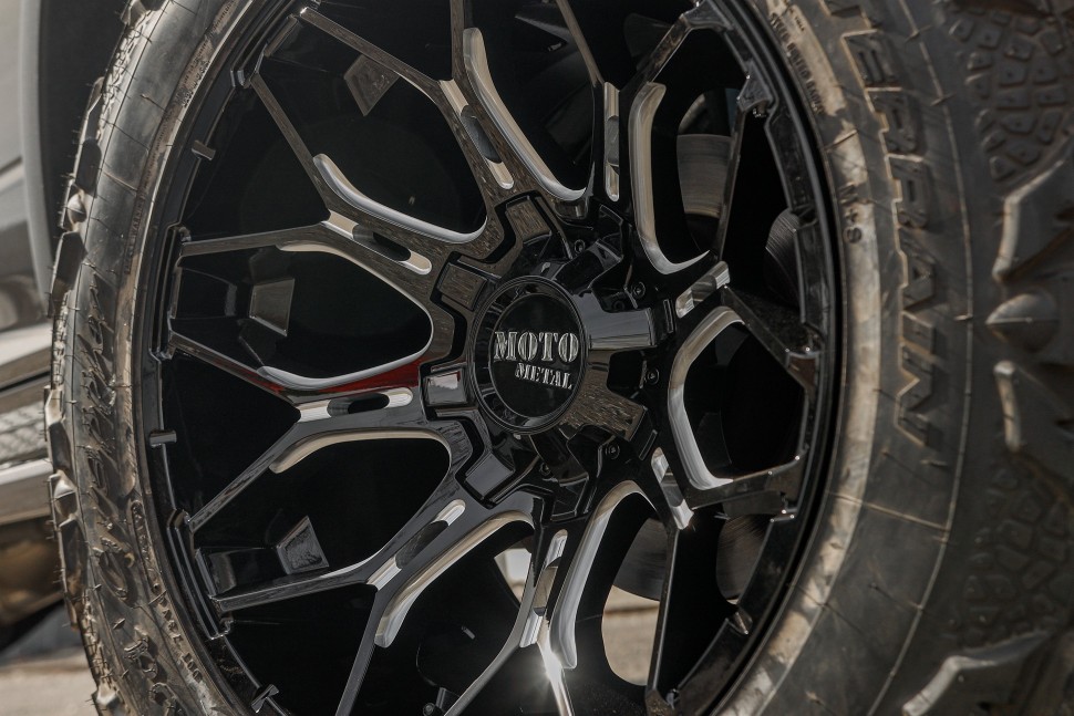 Колесный диск Moto Metal Sniper Gloss Black Milled 20x10 ET-18 MO80821086318N