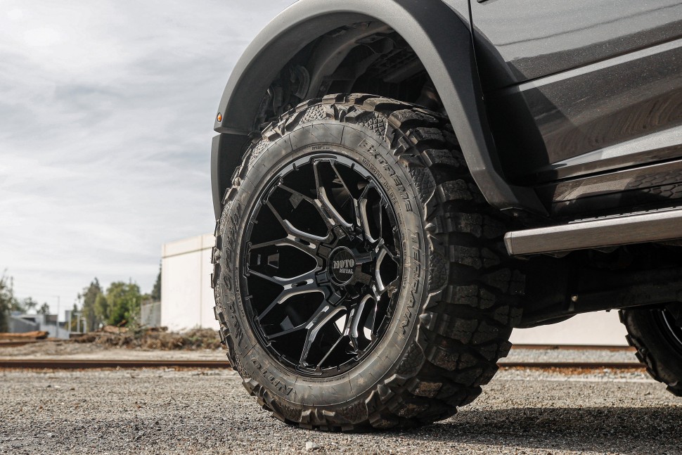 Колесный диск Moto Metal Sniper Gloss Black Milled 20x10 ET-18 MO80821086318N
