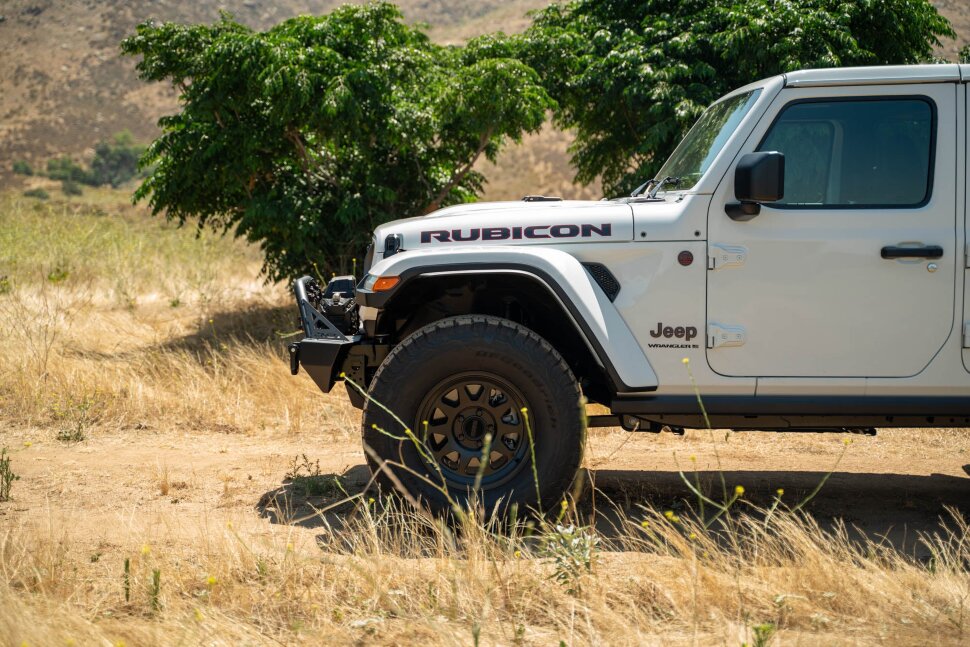 Передний бампер под лебёдку Jeep Wrangler JK/JL/Gladiator JT 07-25 FS-15 DV8 Offroad FBJL-05