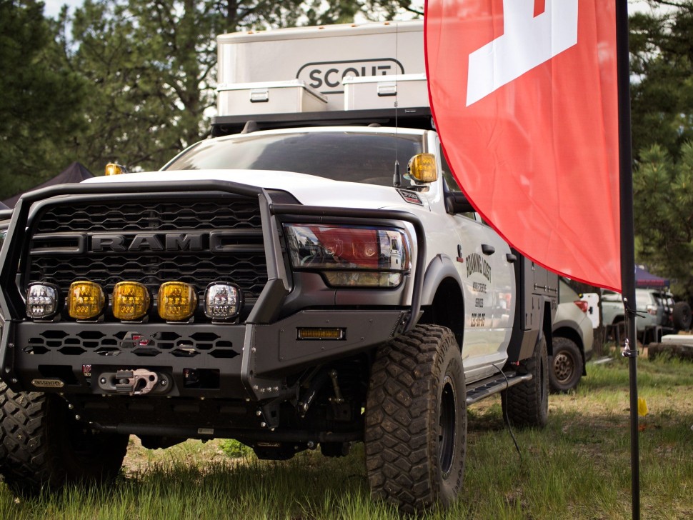 Комплект передних галогеновых фар Dodge Ram 2500/3500/4500/5500 19-24 PRO-Series AlphaRex 880547
