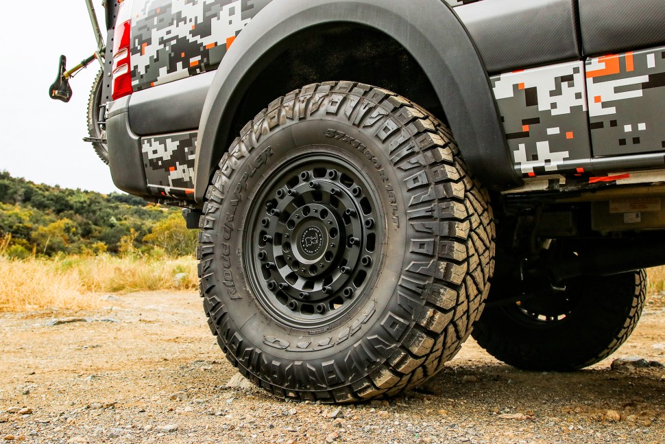 Колесный диск Black Rhino Arsenal Sand On Black 18x9.5 ET-18 1895ARS-88180D25