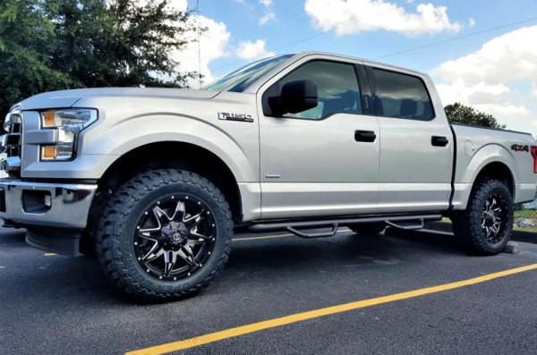 Защитные боковые пороги Dodge Ram 1500 15-21 Crew Cab Nerf N-FAB D1584CC