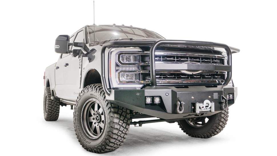 Передний бампер с защитной дугой Ford F-250/F-350 23-26 Premium Fab Fours FS23-A5950-1