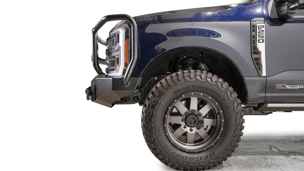 Передний бампер с защитной дугой Ford F-250/F-350 23-26 Premium Fab Fours FS23-A5950-1