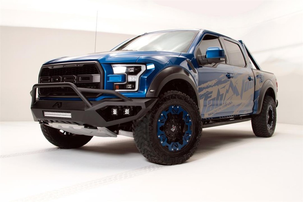 Передний бампер с центральной дугой Ford F-150 Raptor 17-20 Vengeance Fab Fours FF17-D4352-1