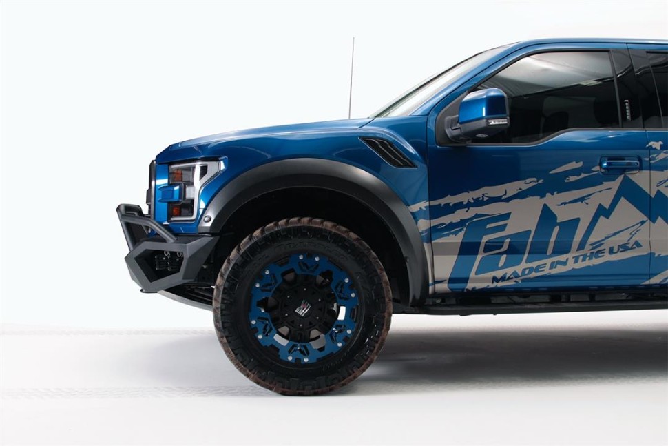 Передний бампер с центральной дугой Ford F-150 Raptor 17-20 Vengeance Fab Fours FF17-D4352-1