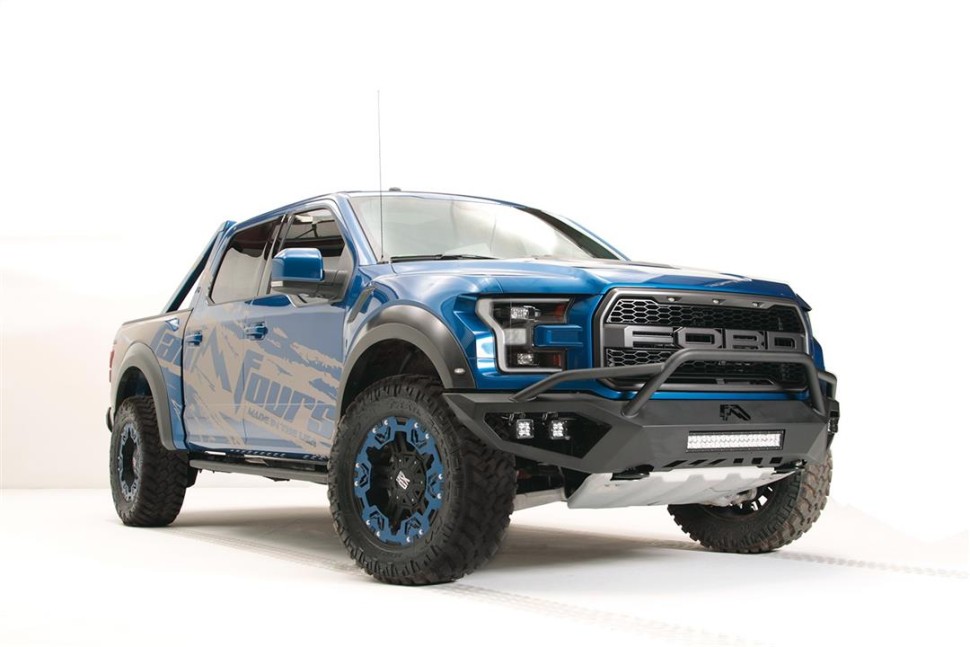 Передний бампер с центральной дугой Ford F-150 Raptor 17-20 Vengeance Fab Fours FF17-D4352-1