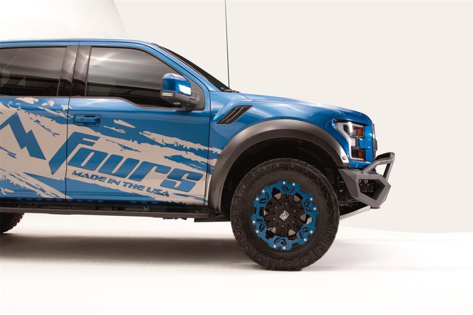 Передний бампер с центральной дугой Ford F-150 Raptor 17-20 Vengeance Fab Fours FF17-D4352-1