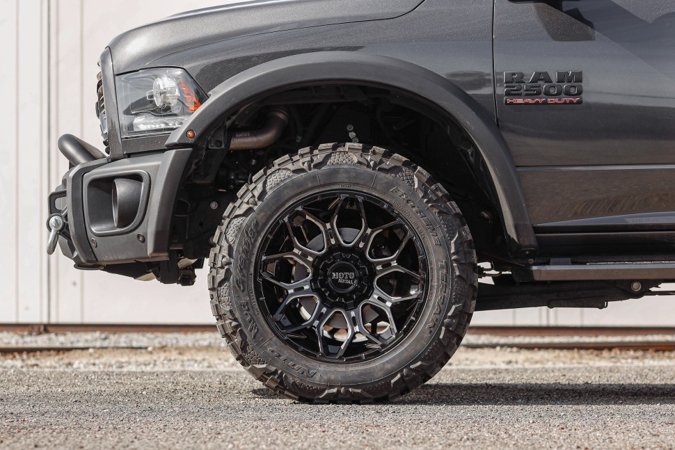 Колесный диск Moto Metal Sniper Gloss Black Milled 22x12 ET-44 MO80822235344N