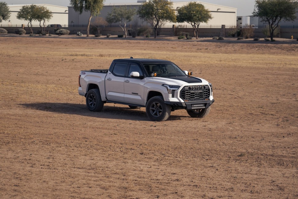 Передний бампер Toyota Tundra 22-25 Addictive Desert Designs F760305080103
