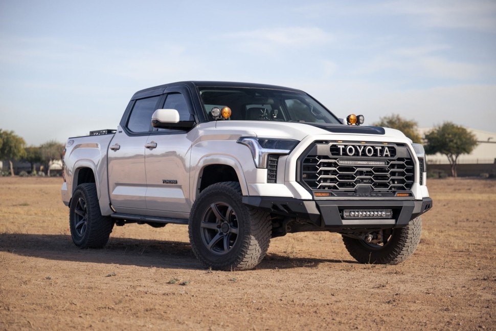 Передний бампер Toyota Tundra 22-25 Addictive Desert Designs F760305080103