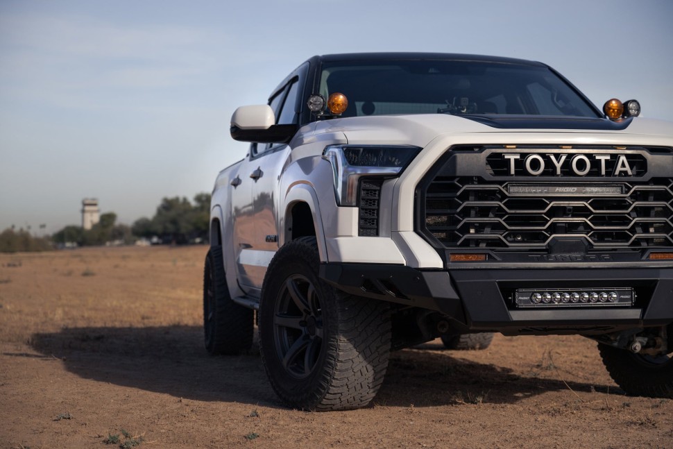 Передний бампер Toyota Tundra 22-25 Addictive Desert Designs F760305080103