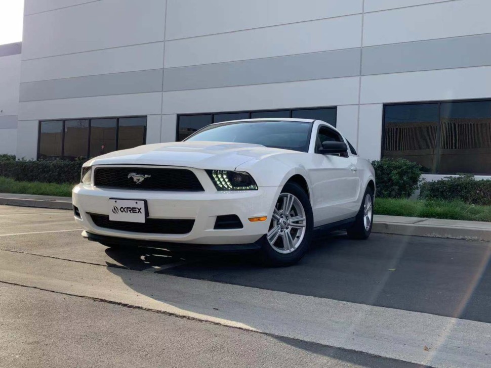Комплект передніх Led фар Ford Mustang 10-12 LUXX-Series AlphaRex 880118