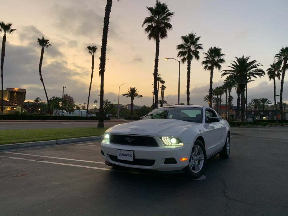 Комплект передніх Led фар Ford Mustang 10-12 LUXX-Series AlphaRex 880118