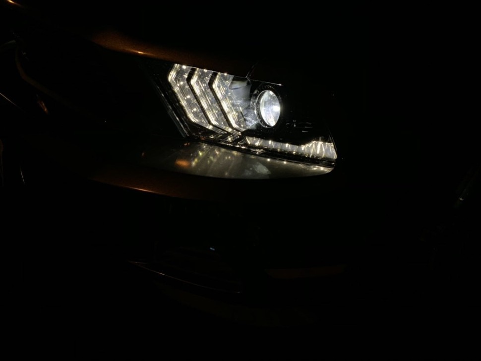 Комплект передніх Led фар Ford Mustang 10-12 LUXX-Series AlphaRex 880118