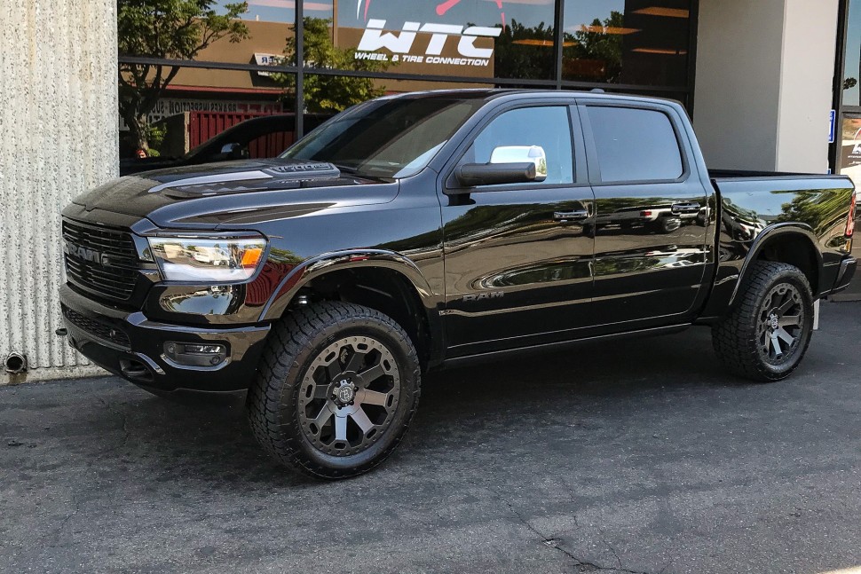 Колісний диск Black Rhino Warlord Matte Black W/Machine Dark Tint Lip 17x9 ET-12 1790WAR-28170M25