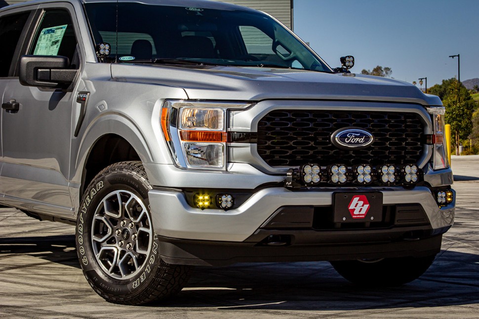 Комплект дополнительных фар на стойку Ford F-150 21-23 Squadron Sport Baja Designs 447695
