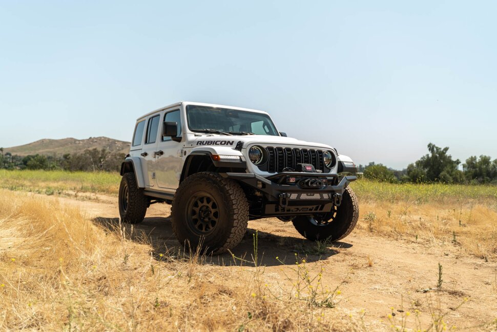 Передний бампер под лебёдку Jeep Wrangler JK/JL/Gladiator JT 07-25 MTO DV8 Offroad FBJL-12